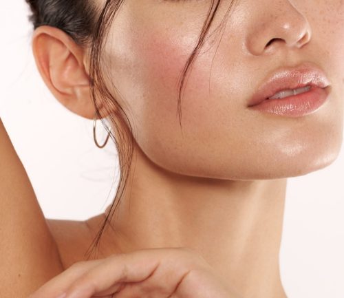 Blurred skin: Η τάση στο μακιγιάζ που θα σας χαρίσει βελούδινο, λαμπερό δέρμα