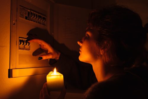 Blackout: 5 πράγματα που θα χρειαστείτε αν γίνει διακοπή ρεύματος