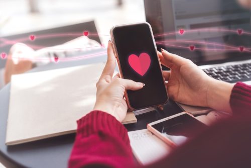 Ορμονικό ρόλερ κόστερ: Τι συμβαίνει όταν χρησιμοποιείτε τα dating apps