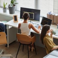 Gen Z: Ένας στους δύο ψάχνει ήδη την επόμενη δουλειά