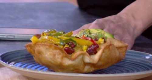 Fajitas σαλάτα με κοτόπουλο και τορτίγια