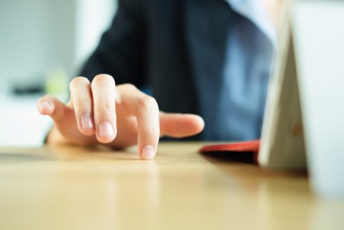 Χτυπήστε τα δάχτυλά σας για να… ακούσετε καλύτερα!