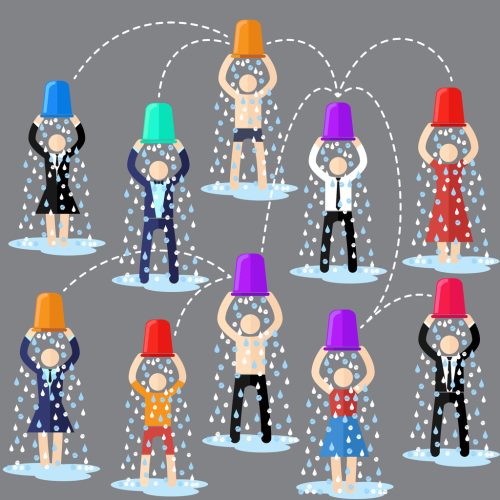 Το Ice Bucket Challenge είναι ξανά εδώ και έχει καλό σκοπό
