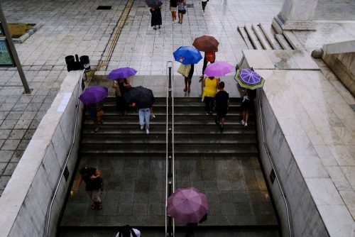 Καιρός: Άστατος με ανέμους έως 9 μποφόρ σήμερα