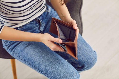 Είναι δυνατόν; Γνωρίστε την γυναίκα που ζει χωρίς χρήματα εδώ και δέκα χρόνια