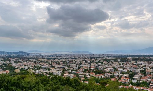 Καιρός: Σύννεφα και τοπικές καταιγίδες