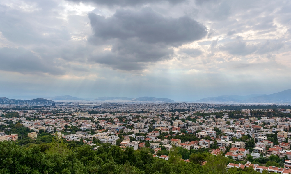 Καιρός: Σύννεφα και τοπικές καταιγίδες