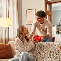 Όταν σας τάζουν τον ουρανό με τα άστρα… ή αλλιώς «sandcastling» στις σχέσεις