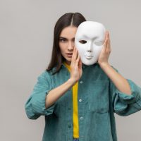 Ψέματα: Ποιες δύο λέξεις τα φανερώνουν;