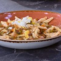 Σκιουφιχτά με λαχανικά και κρουτόν φέτας