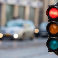 «Ελληνικός σταυρός» στα φανάρια: Τι πρέπει να κάνετε αν το συναντήσετε
