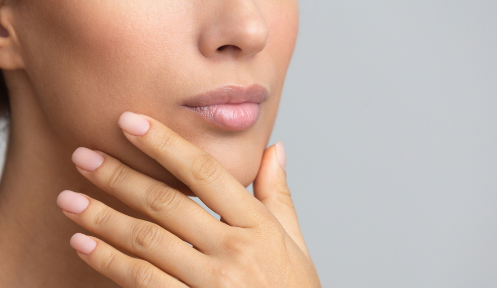 Naked manicure: Το εύκολο mani που μπορείτε να κάνετε στο σπίτι