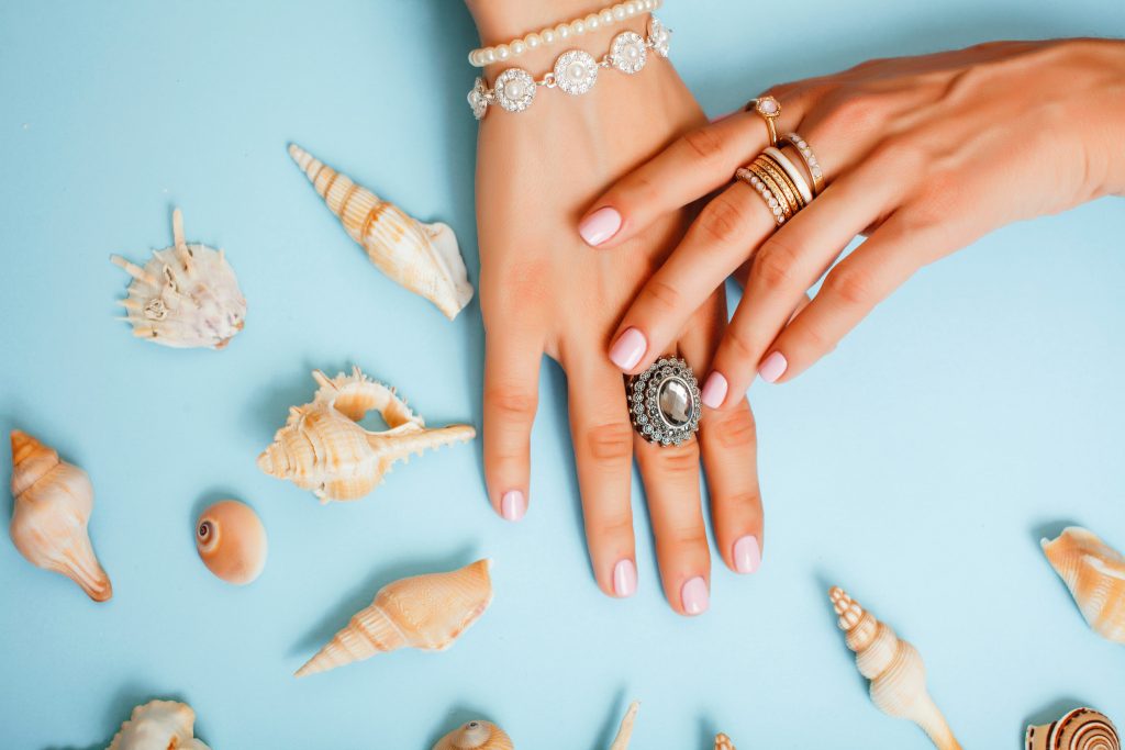 Marine nails: Νύχια εμπνευσμένα από τη θάλασσα και τους «θησαυρούς» της