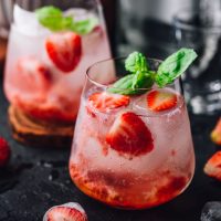 Το mocktail με φράουλες που θα κάνετε όλο το καλοκαίρι