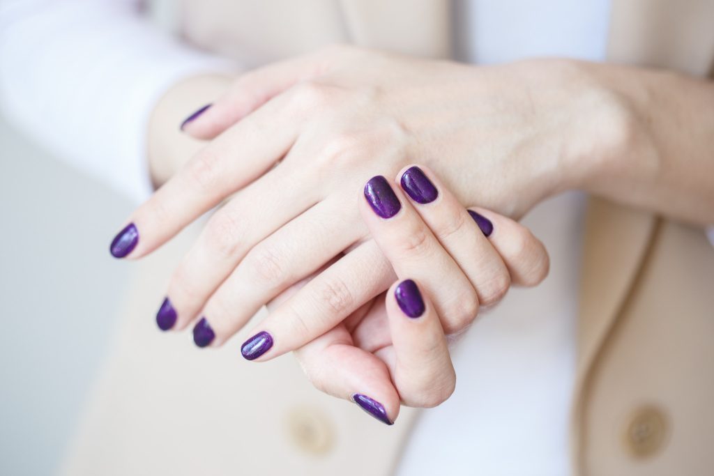 Nightshade nails: Το απροσδόκητο nail trend της σεζόν