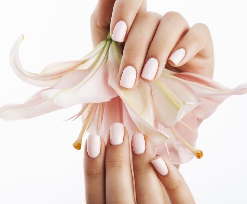 7 υπέροχα nail designs για τις πρώτες καλοκαιρινές αποδράσεις