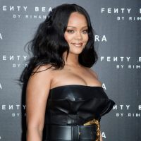 Rihanna: Υιοθέτησε την πιο hot απόχρωση για το πεντικιούρ του καλοκαιριού