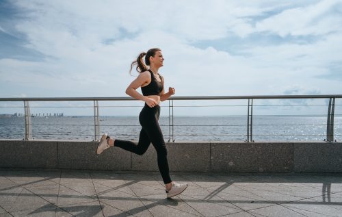 Καινοτομία: Νέα συσκευή παράγει ηλεκτρισμό από μικρές κινήσεις του σώματος