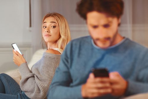 Social media: Πόσο μπορεί να πληγώσει ένα «αθώο» like;