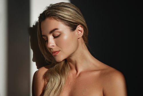 Mocha bronde: Το χρώμα μαλλιών που επιλέγουν οι celebrities για το καλοκαίρι