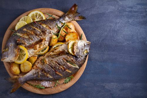 Ψάρι στον φούρνο με πατάτες