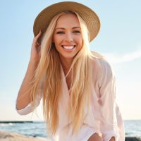 Έχετε θερμό τόνο δέρματος; Αυτά είναι τα hair colors που σας ταιριάζουν