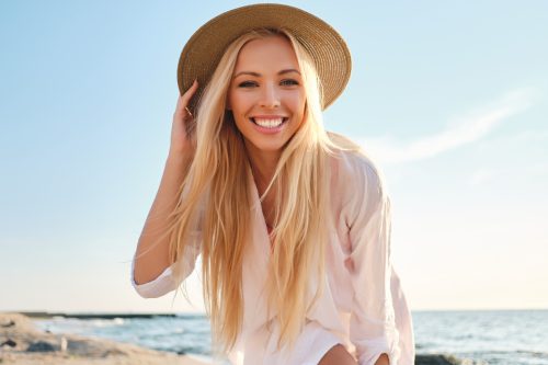 Έχετε θερμό τόνο δέρματος; Αυτά είναι τα hair colors που σας ταιριάζουν