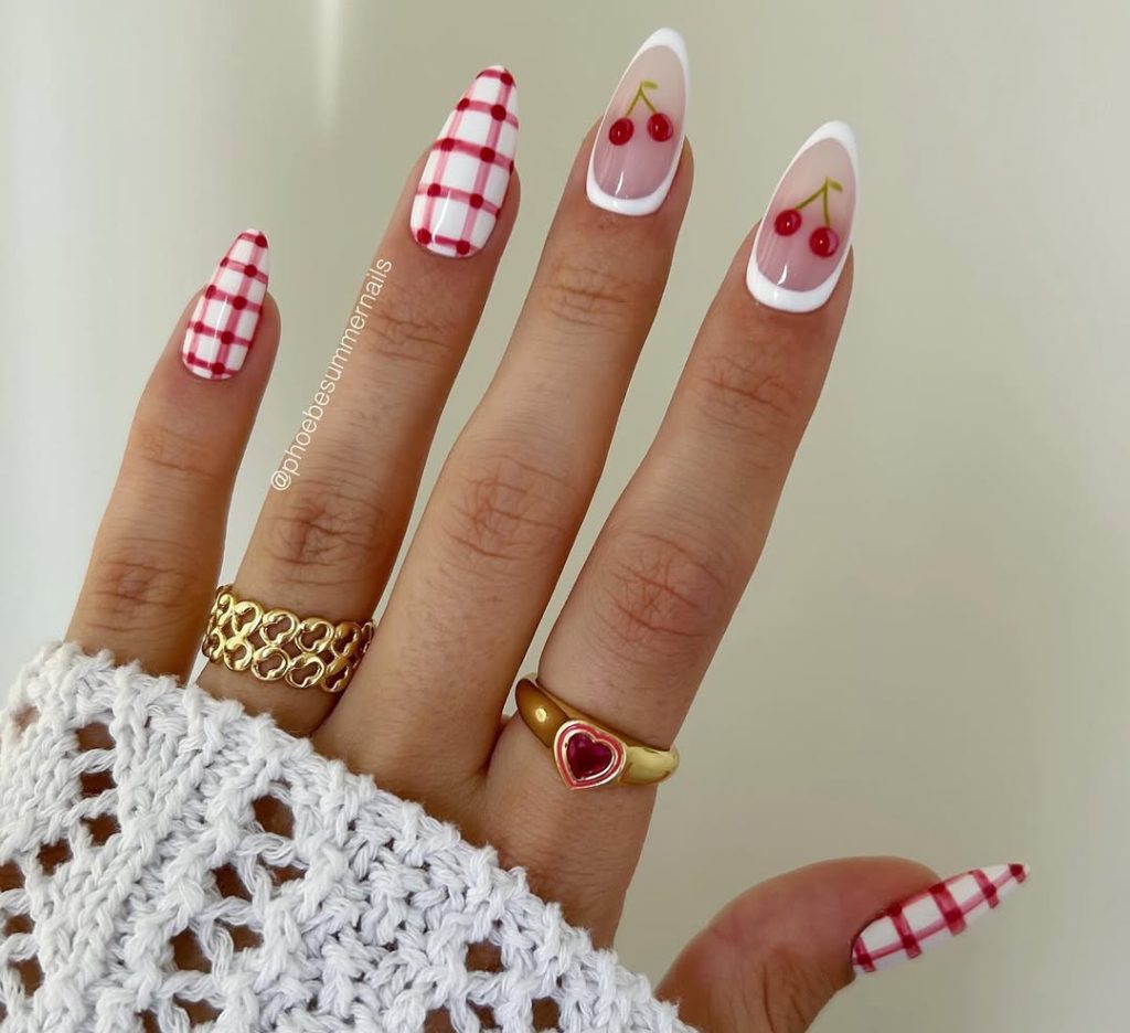Καρό νύχια: Τα nail designs που αξίζει να δοκιμάσετε