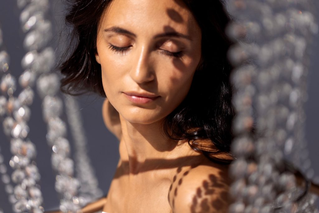 Summer glow: 3 τρόποι για να αποκτήσετε ηλιοκαμένη λάμψη στο πρόσωπο