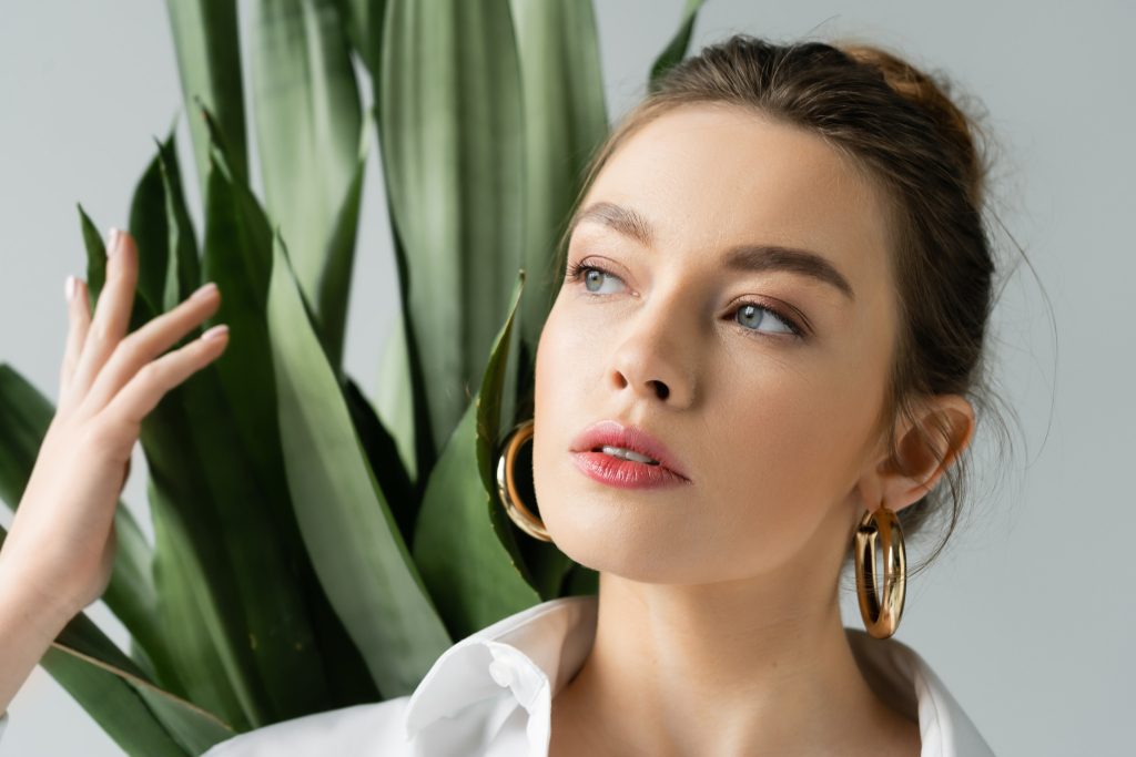 Μακιγιάζ: Τα καλοκαιρινά makeup trends που πρέπει να υιοθετήσετε τους επόμενους μήνες