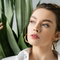 Μακιγιάζ: Τα καλοκαιρινά makeup trends που πρέπει να υιοθετήσετε τους επόμενους μήνες