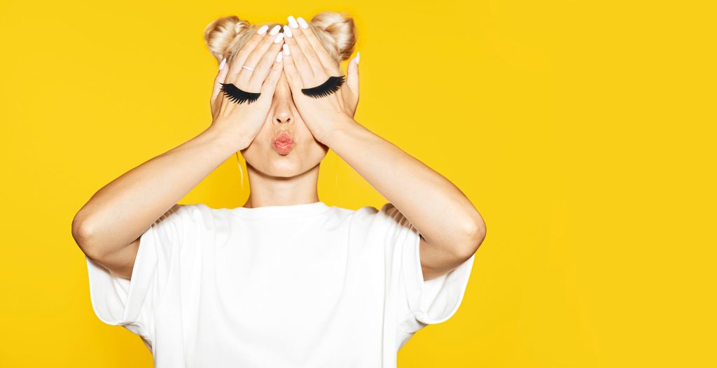 Θέλετε μακριές βλεφαρίδες; Το expert tip που πρέπει να υιοθετήσετε