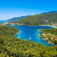 Η Σκόπελος στους καλύτερους «μυστικούς» προορισμούς της Μεσογείου