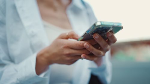 Διανύουμε περίπου 141,9 χιλιόμετρα τον χρόνο μόνο με το scrolling!