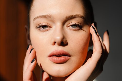 Summer Glow: Τα μυστικά 5 celebrity makeup artists για εκτυφλωτικά looks