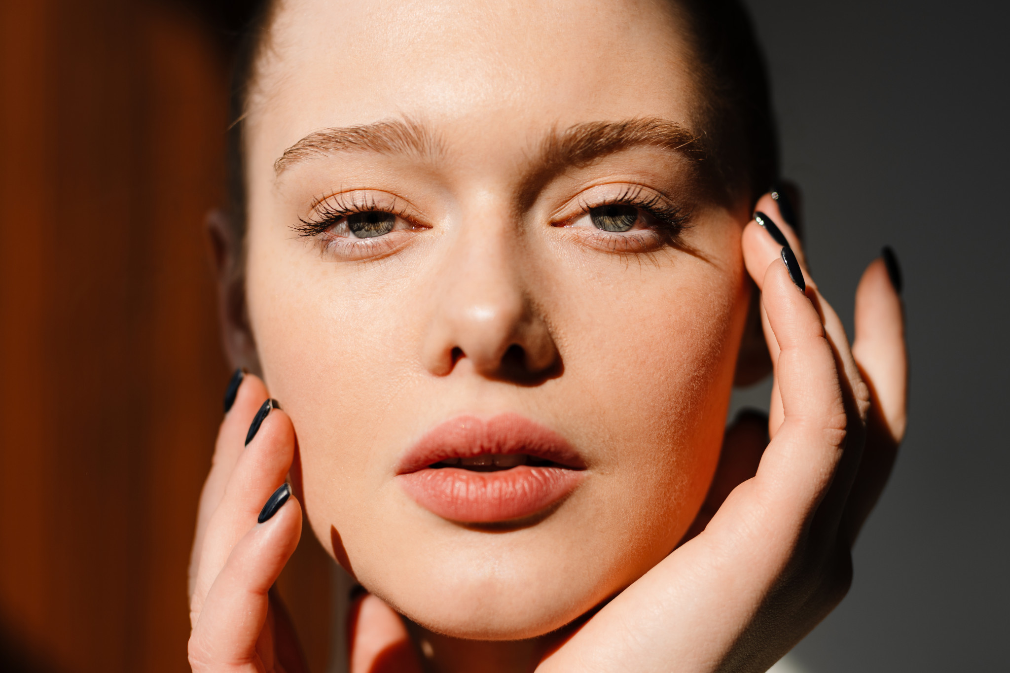 Summer Glow: Τα μυστικά 5 celebrity makeup artists για εκτυφλωτικά looks