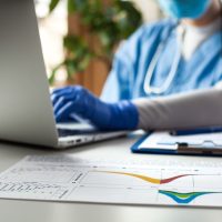 Περισσότεροι οι θάνατοι σε σχέση με πέρσι, σύμφωνα με την ΕΛΣΤΑΤ
