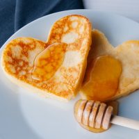 Τηγανίτες με κεφίρ και φρούτα