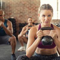 Cardio πριν ή μετά τα βάρη; Νέα έρευνα ίσως έχει την απάντηση