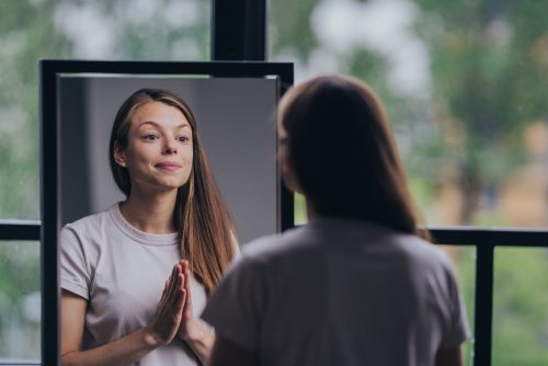 Gen Z: Λατρεύει υπερβολικά τον εαυτό της – Είναι πρόβλημα;