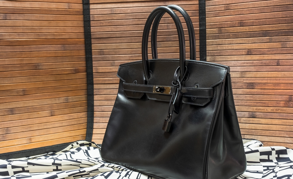 Ιδού ο αγοραστής της μυθικής τσάντας Hermès της Τζέιν Μπίρκιν, που κόστισε 8,6 εκατ. ευρώ