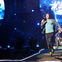 Coldplay: Σε διαθεσιμότητα τέθηκε ο άπιστος CEO που «πιάστηκε» από την kiss cam στη συναυλία
