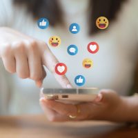 Τι είναι το digital burnout και γιατί αφορά τη Gen Z