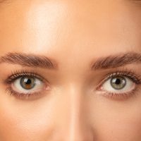 Βγάλατε παραπάνω τα φρύδια σας; 3 tips για να μεγαλώσουν πιο γρήγορα