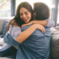7 τρόποι για να πάρετε την «ορμόνη της αγκαλιάς»