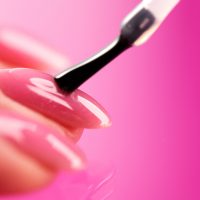 Jelly nails: Τα σχέδια που θα σας χαρίσουν το πιο «ζουμερό» μανικιούρ