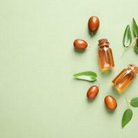 Έλαιο Jojoba: Πώς θα το χρησιμοποιήσετε σωστά για υπέροχα μαλλιά