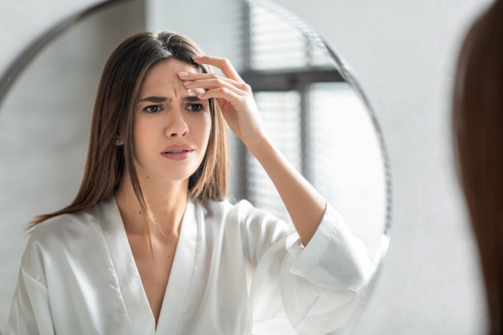 Λεπτές γραμμές: 3 expert tips για να μειώσετε την εμφάνισή τους