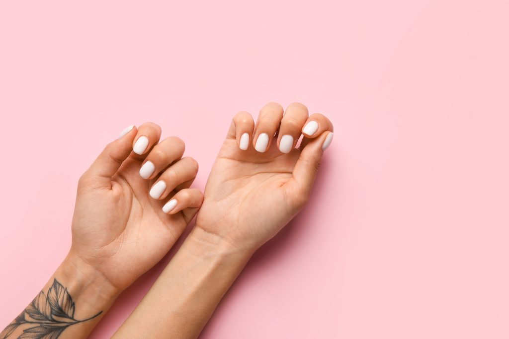 Milk nails: Αυτό είναι το πιο κομψό μανικιούρ του καλοκαιριού