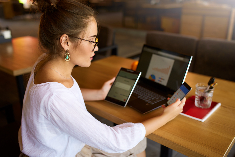 Μνήμη και multitasking: Πώς επηρεάζουν οι οθόνες την προσοχή μας